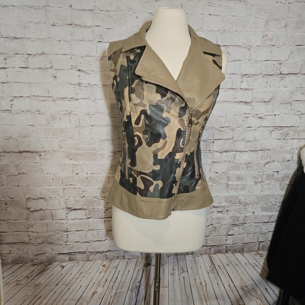 V Cristina Womens Sz S Faux Leather Vest Camo